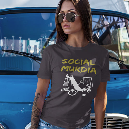 A woman in sunglasses, standing in front of a van, wearing an anthracite grey t-shirt with a silhouette of an empty playground and the text "SOCIAL MURDIA".
