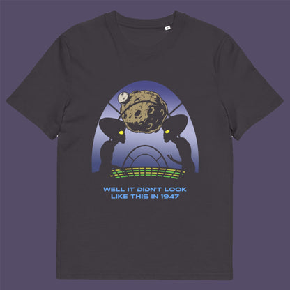 Anthracite t-shirt. A funny alien t-shirt for lovers of conspiracy theory. Imagine the aliens from the 1947 Roswell incident coming back in the future to see what we've done with the place. Made from 100% organic ring-spun cotton, this witty alien t-shirt is unisex, high-quality, super comfy, and best of all, eco-friendly.